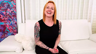 La mami increíblemente en forma Sia Briana enseña lecciones de sexo a jovencitos inexpertos