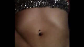 Chilena morena tocandose