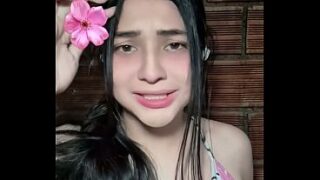 Mi amiga comparte a su novio conmigo y follamos duro en el jacuzzi parte 1